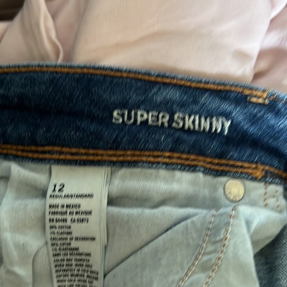 Distressed medium wash American Eagle Jeans - Picture 6 of 7